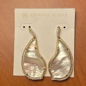 NWT Kendra Scott earrings